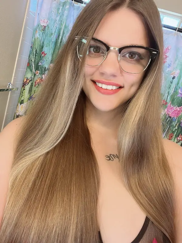 Molly Marie - OnlyFans Creator Profile Picture