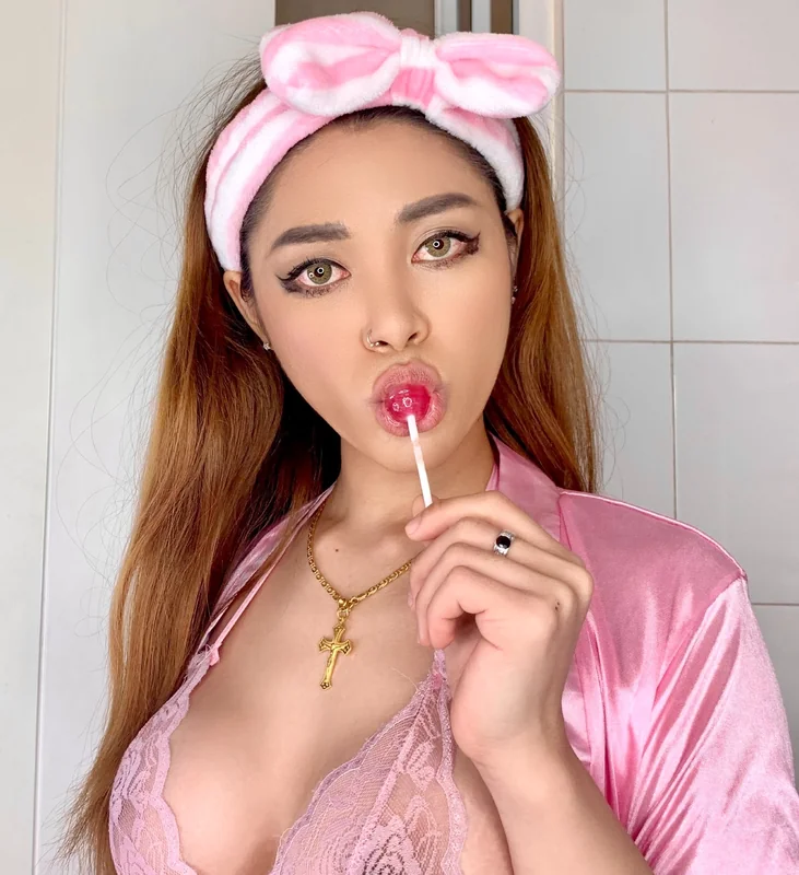 Molly Pop OnlyFans creator fun and engaging
