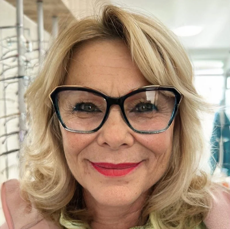 Mommy Molly KITTY AT FEED - OnlyFans Creator Profile Picture