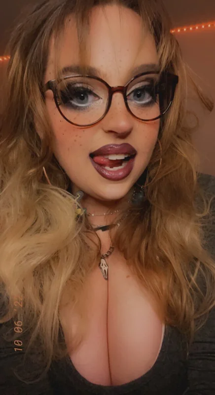 Manda NerdGirl - OnlyFans Creator Profile Picture