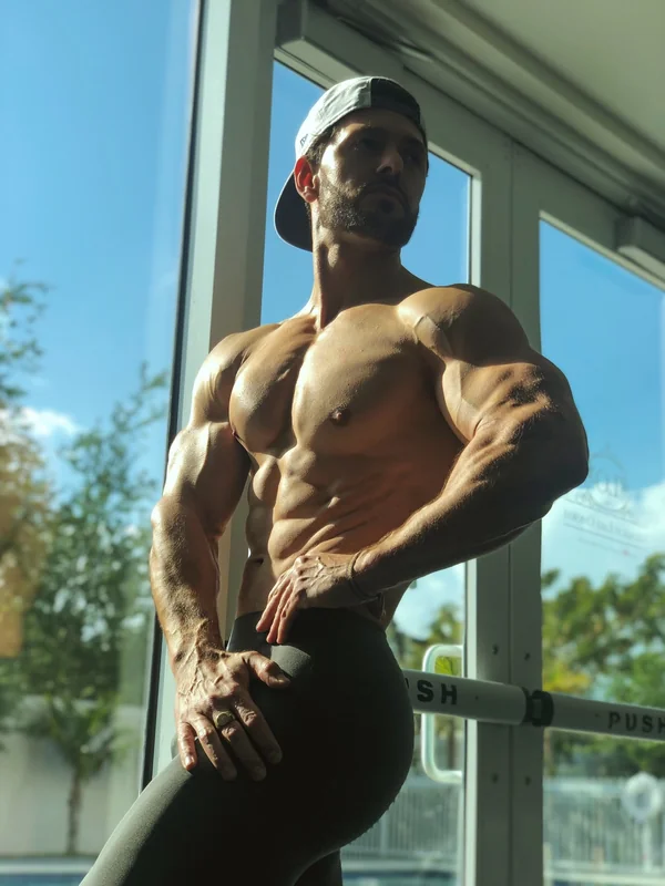 Musclebuttguy on OnlyFans with glute-focused content