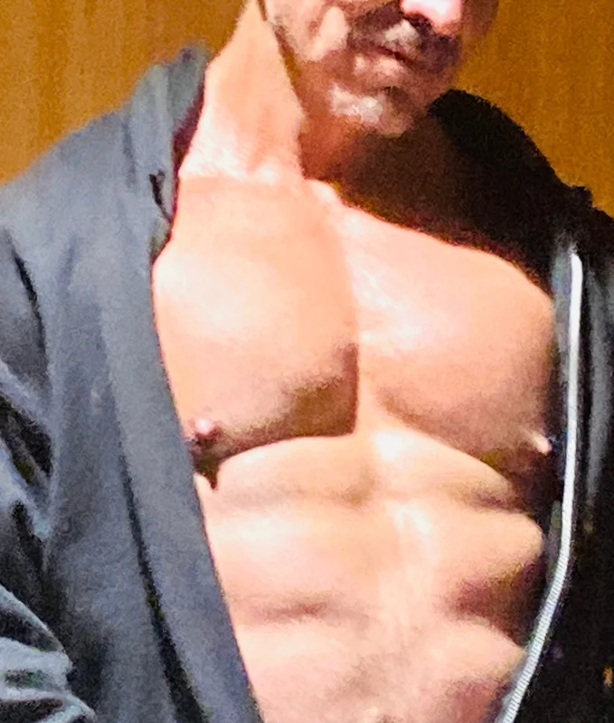 Muscle Papi OnlyFans creator with muscle worship content.