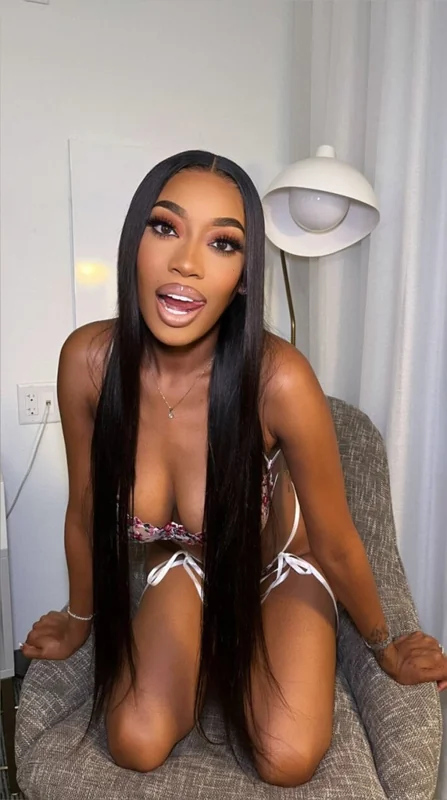 Anne Moore Chocolate - OnlyFans Creator Profile Picture