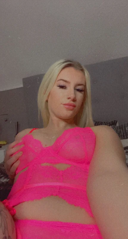 Naomi loveson Exclusive OnlyFans Profile Naomi loveson OnlyFans creator with exclusive content
