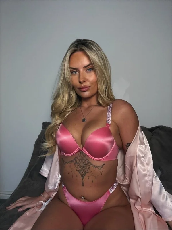 Naomi Rae 🤍 OnlyFans profile