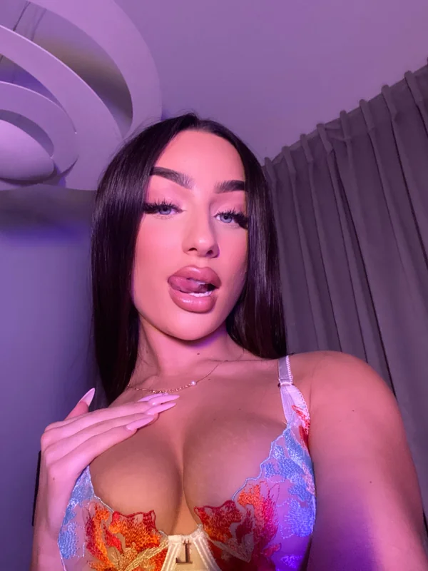 Natasha Mae OnlyFans Profile Natasha Mae OnlyFans Glamorous Creator