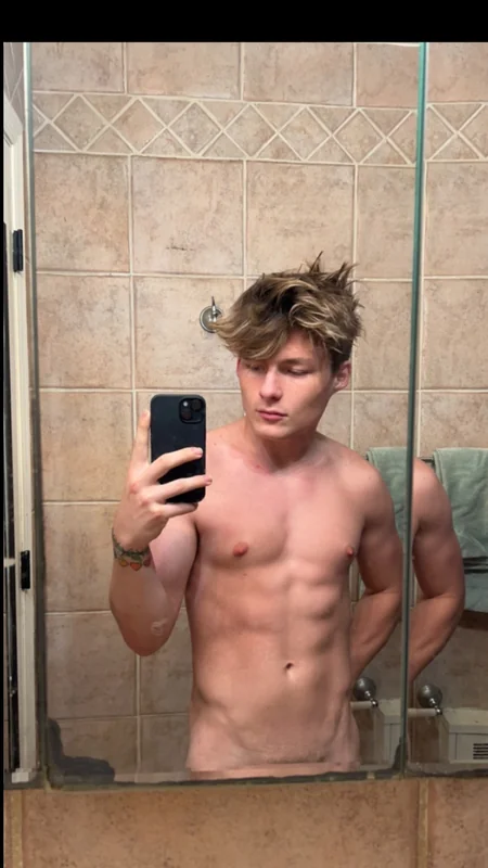 Nathyn OnlyFans creator with engaging content