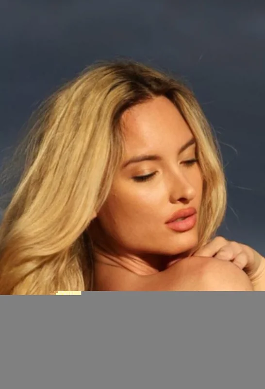 Natural Living OnlyFans creator with engaging content