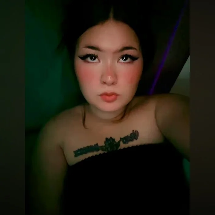 NaughtyBrat19 OnlyFans profile