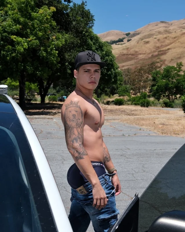 Nayogee OnlyFans Profile Nayogee OnlyFans athletic tattooed creator