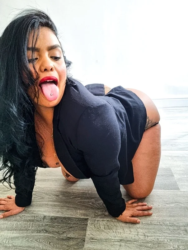 Negrita_paisa OnlyFans Creator with engaging content