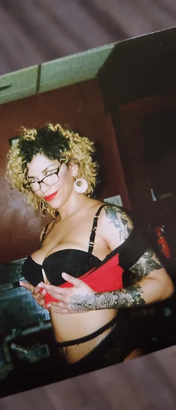 newspaperdresslady OnlyFans tattooed creator