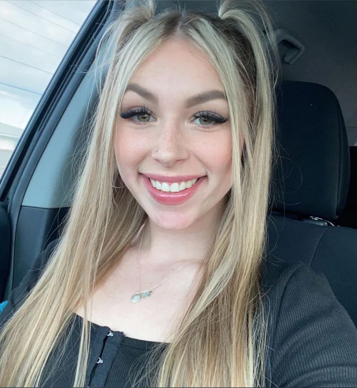 Nextdoorlivv - OnlyFans Creator Profile Picture