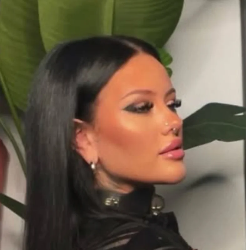 niamh velvet QUEEN OF PIES OnlyFans profile