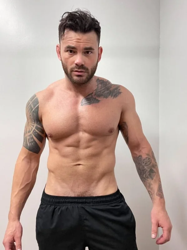 Nick OnlyFans nude model and fitness enthusiast