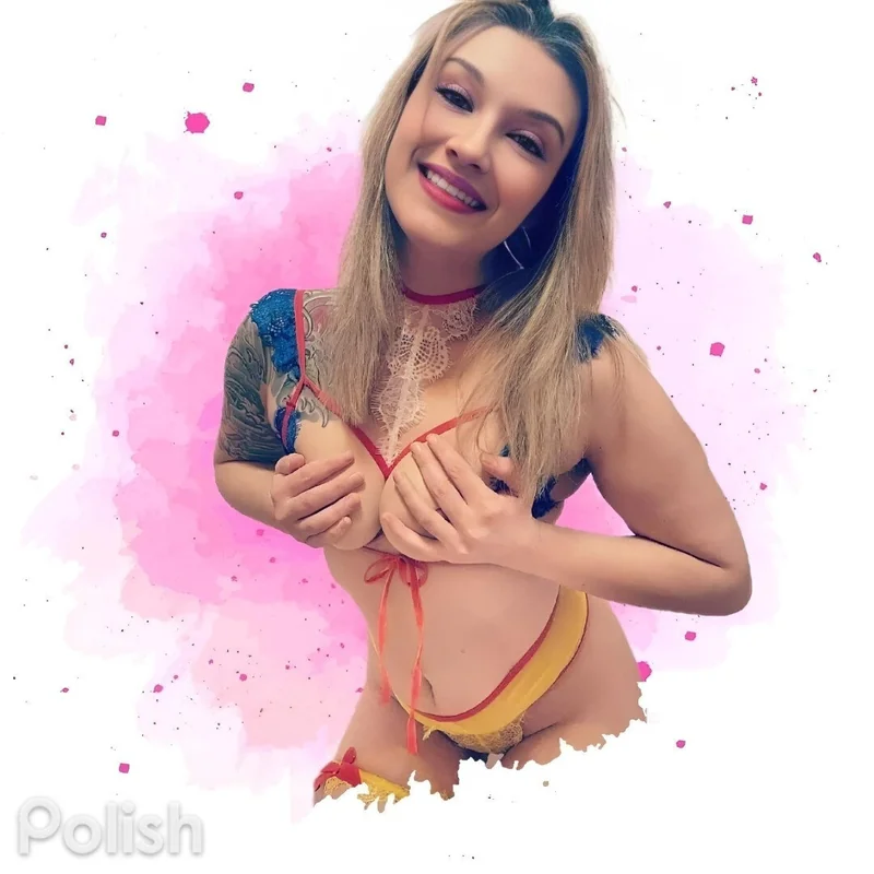 nicolepearlfans OnlyFans exclusive content creator