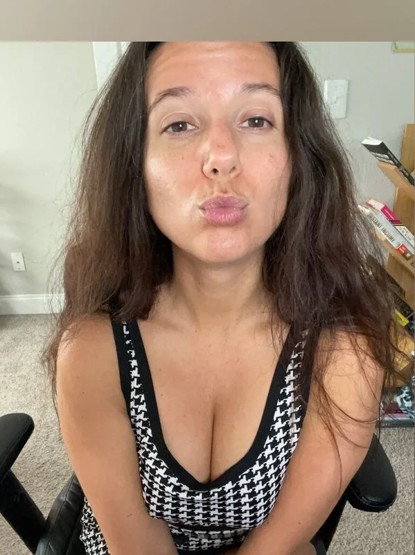Nudiststreamer OnlyFans creator with natural vibes
