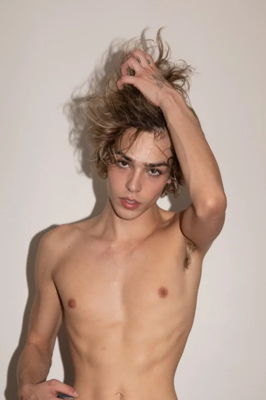 JOHNNY OnlyFans Profile JOHNNY OnlyFans creator with a casual vibe