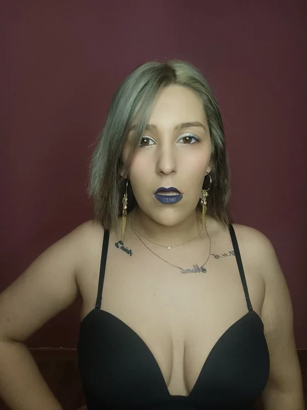 Oneloovee OnlyFans Profile Oneloovee OnlyFans creator with exclusive content