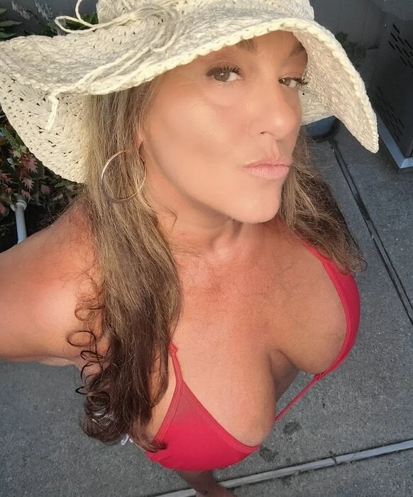 Onesexyhotwife OnlyFans Curvy Creator