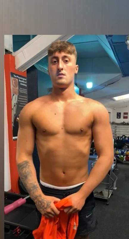 Onlyfarls OnlyFans creator with exclusive content