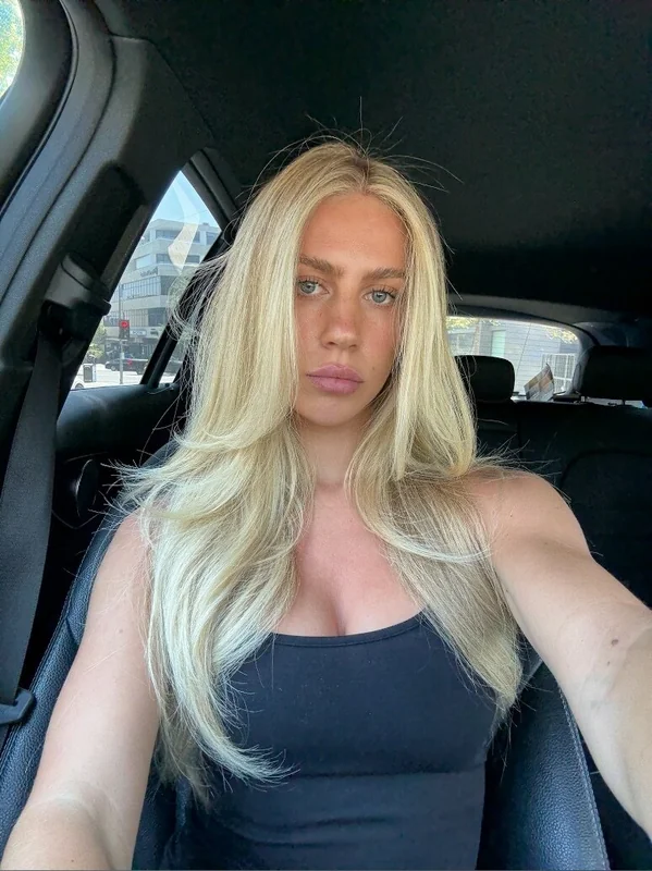 Paisleeprince1 OnlyFans creator with captivating content.