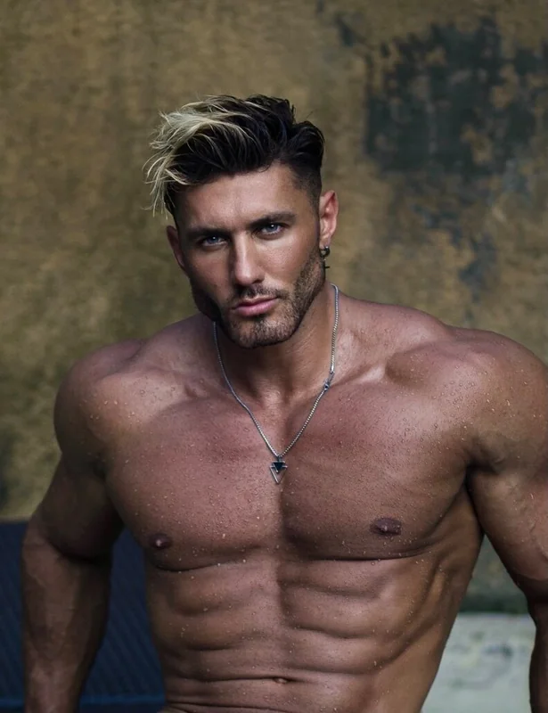 Vlad Parker «VIP content 0.1 % OF» OnlyFans profile