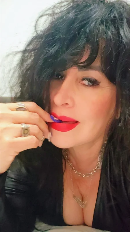 Pato sexy on OnlyFans - engaging content creator