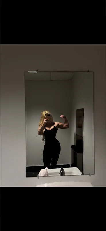 Pfitt OnlyFans creator with exclusive photo content.