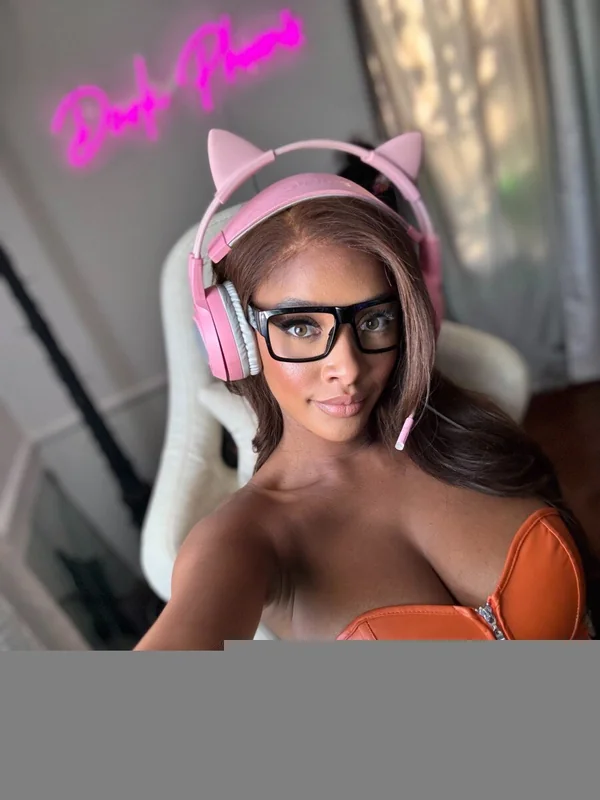 Phoenix Skye OnlyFans hottest nerd online
