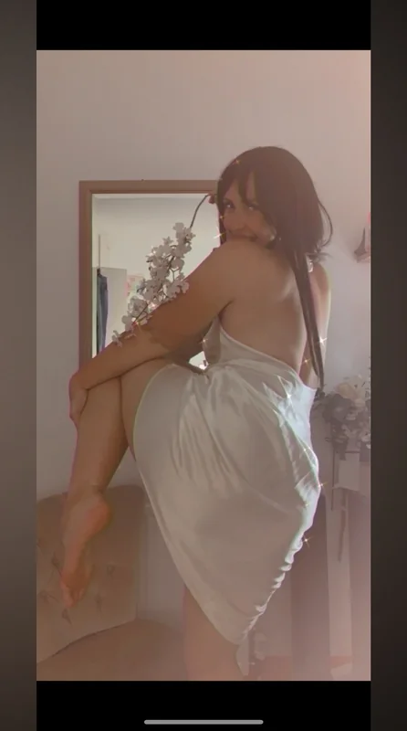☁️ bee ☁️ OnlyFans creator with soft body