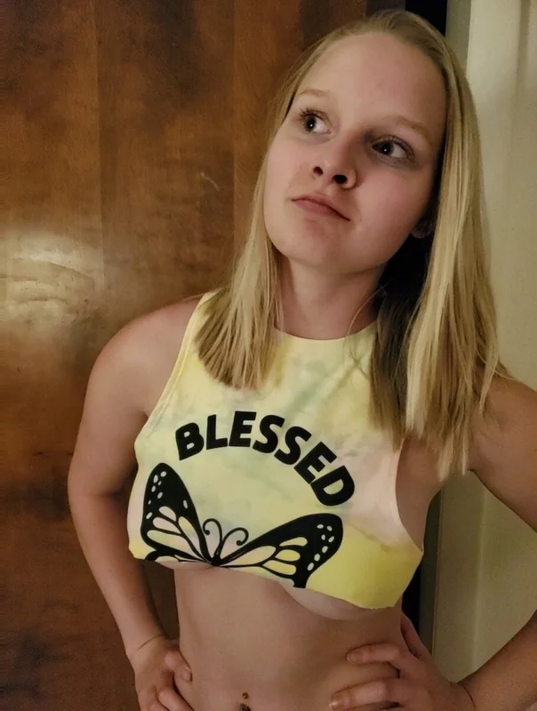 Peaches OnlyFans creator sharing exclusive content