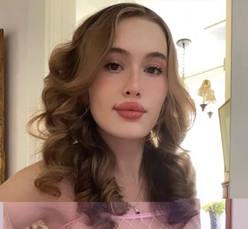 Rosealine OnlyFans Profile