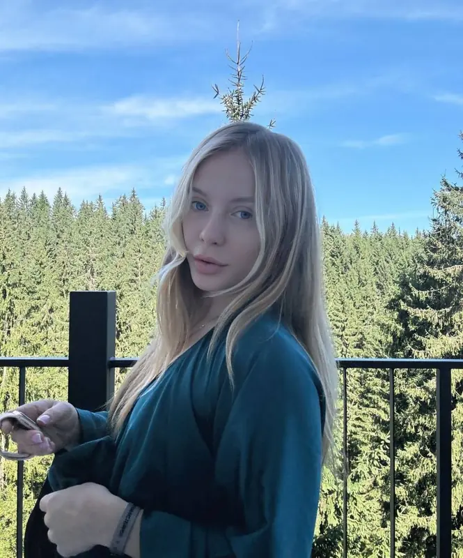 pretty_elli OnlyFans Creator pretty_elli OnlyFans flexible lady
