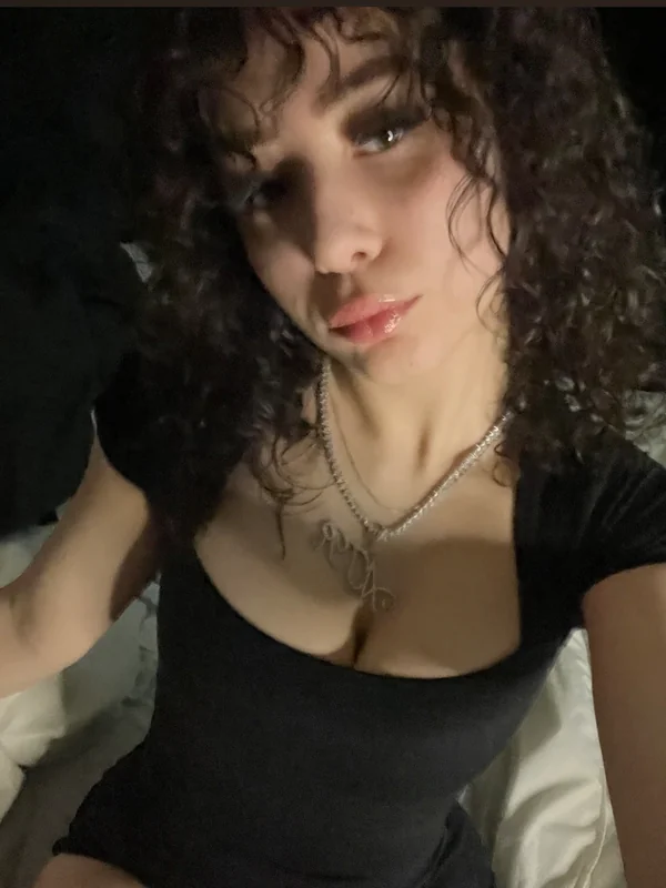 Nicole Taylor OnlyFans Creator Nicole Taylor OnlyFans creator with curls
