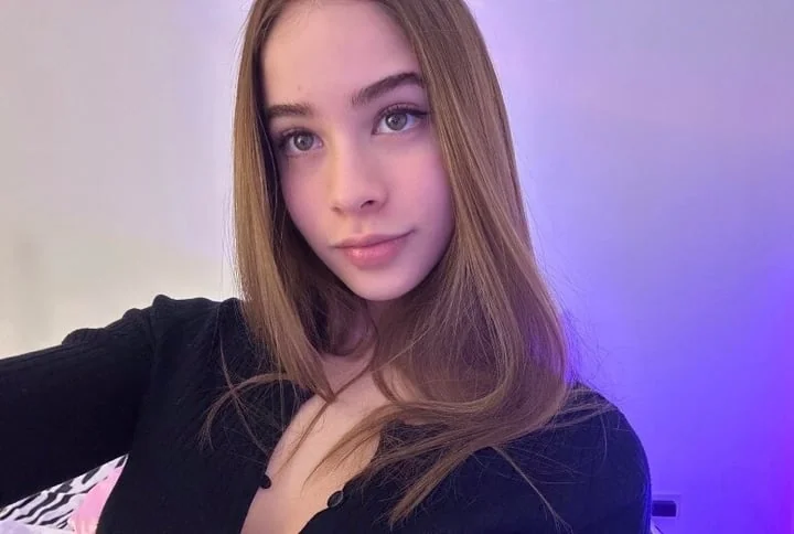 Princessjanebaby on OnlyFans Princessjanebaby OnlyFans Slim brunette