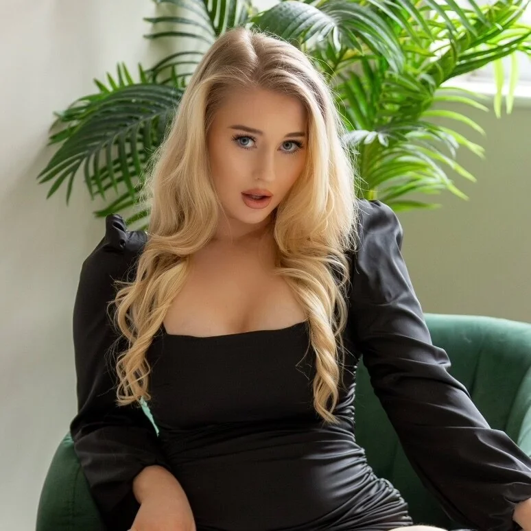 Princessmaex OnlyFans Creator Princessmaex OnlyFans Blonde British Bombshell