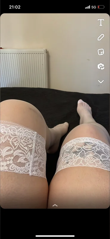 Queenccxo OnlyFans creator with thick thighs