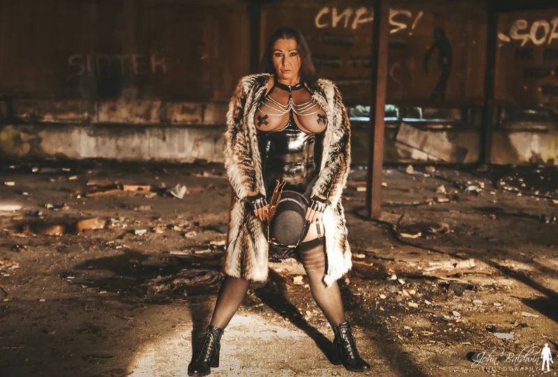 Queenie Bee OnlyFans profile