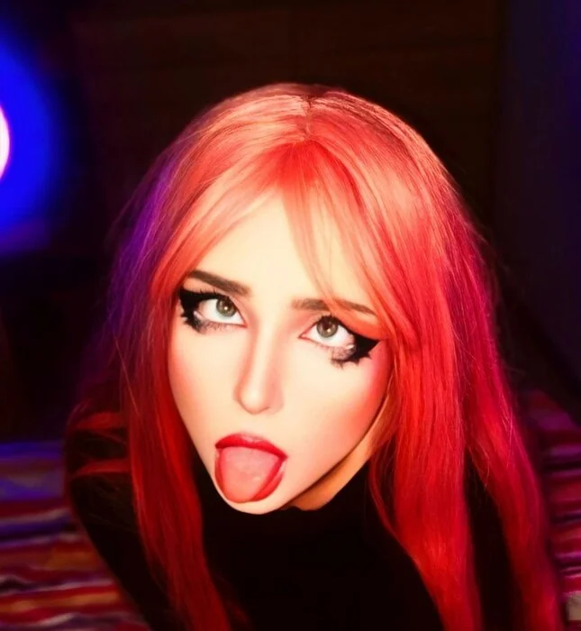 Elsa Rainbow - OnlyFans Creator Profile Picture