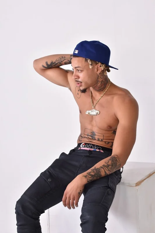 Rariboyspin OnlyFans Profile Rariboyspin OnlyFans Slim Tattooed Male