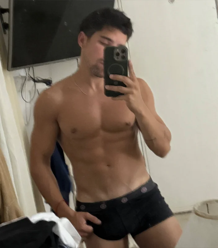Ravenboy OnlyFans Profile Ravenboy OnlyFans creator with personalized content