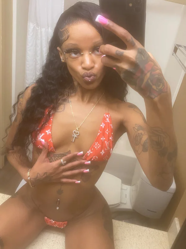 Raven Swallows OnlyFans Creator Raven Swallows on OnlyFans exclusive content creator