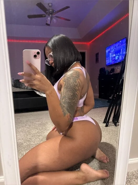 Riiahrosae OnlyFans Creator Riiahrosae OnlyFans Curvy Tattooed Creator