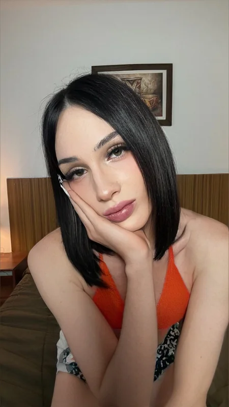 Riley 18yo OnlyFans Creator Riley 18yo OnlyFans creator with engaging photos