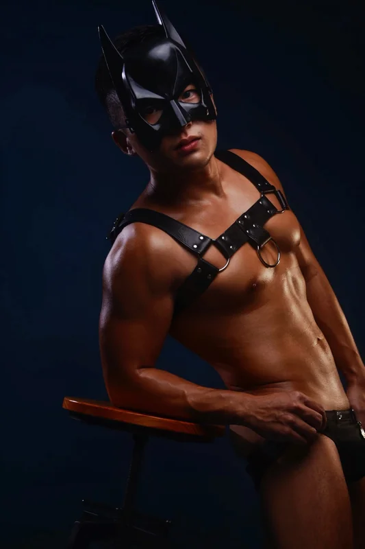 Rkpony OnlyFans Creator with strong muscular figure