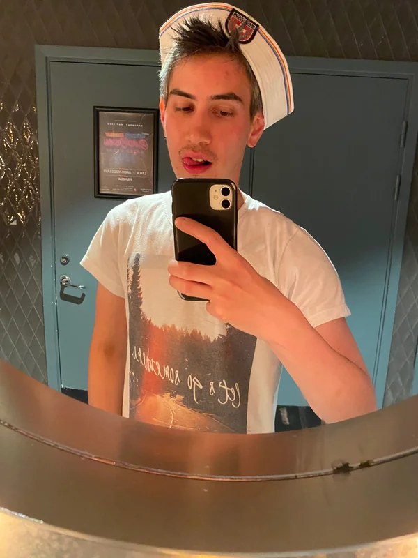 Robin on OnlyFans showcasing exclusive content