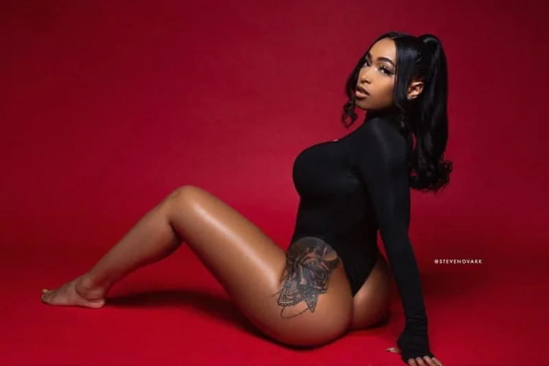 Robynbanks OnlyFans VIP creator with playful content