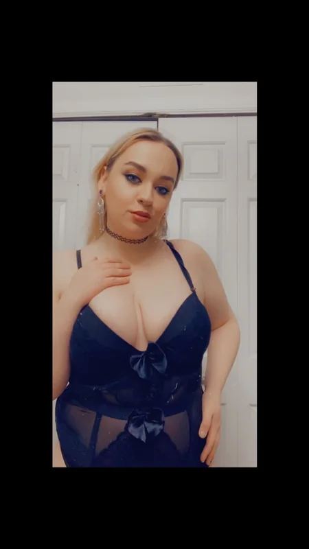 Rosefeatherr - OnlyFans Creator Profile Picture