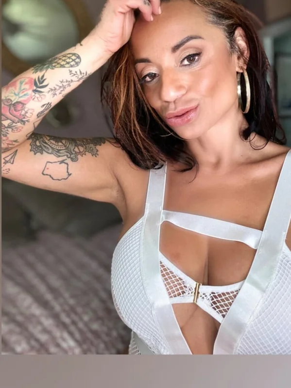Roxanne534 OnlyFans Curvy Tattooed Creator